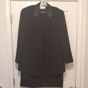 5th Sunday executive women's jacket & skirt suit. Skirt 36 inches